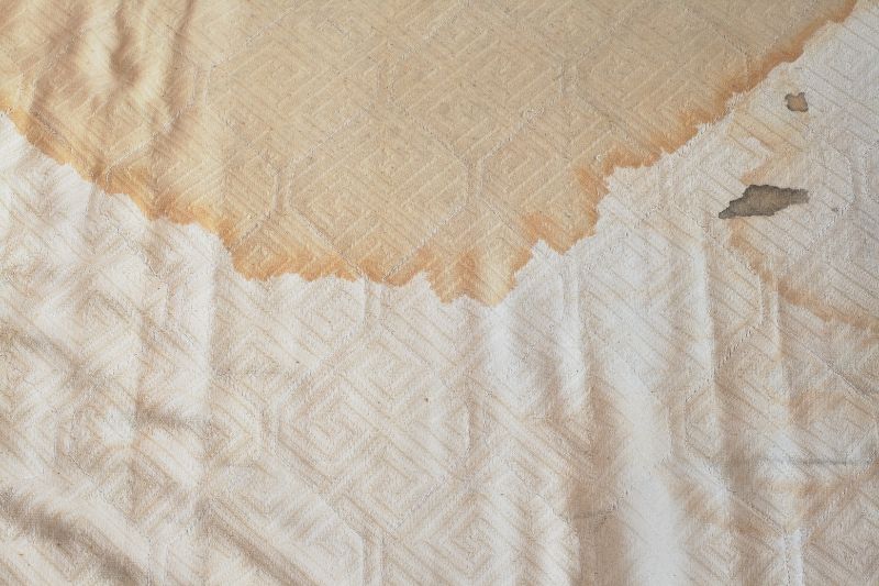 Why Do Mattress Protectors Turn Yellow? (THE TRUTH) » Mattress Vela