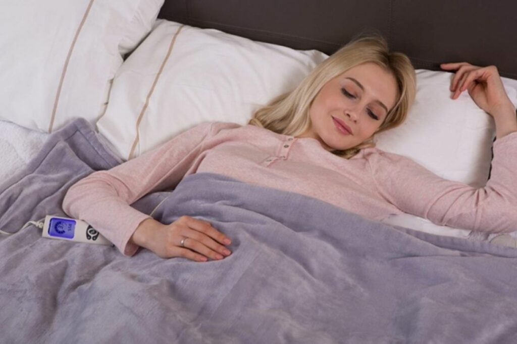 Can Electric Blankets Cause Hair Loss? (Misconceptions!) » Mattress Vela