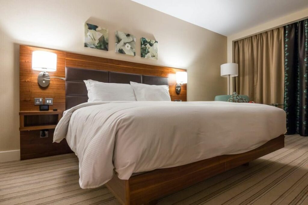 What Mattress Does Hilton Doubletree Use? (5 BEST MATTRESS) » Mattress Vela