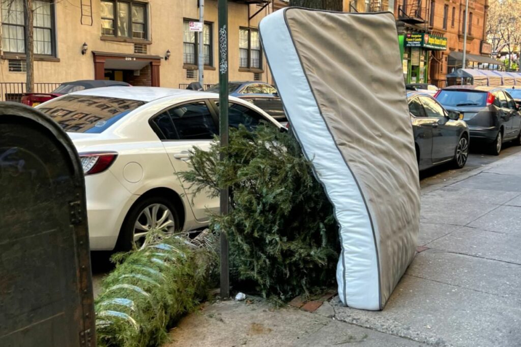How to Dispose of Mattress NYC? (7 Efficient Steps!) » Mattress Vela