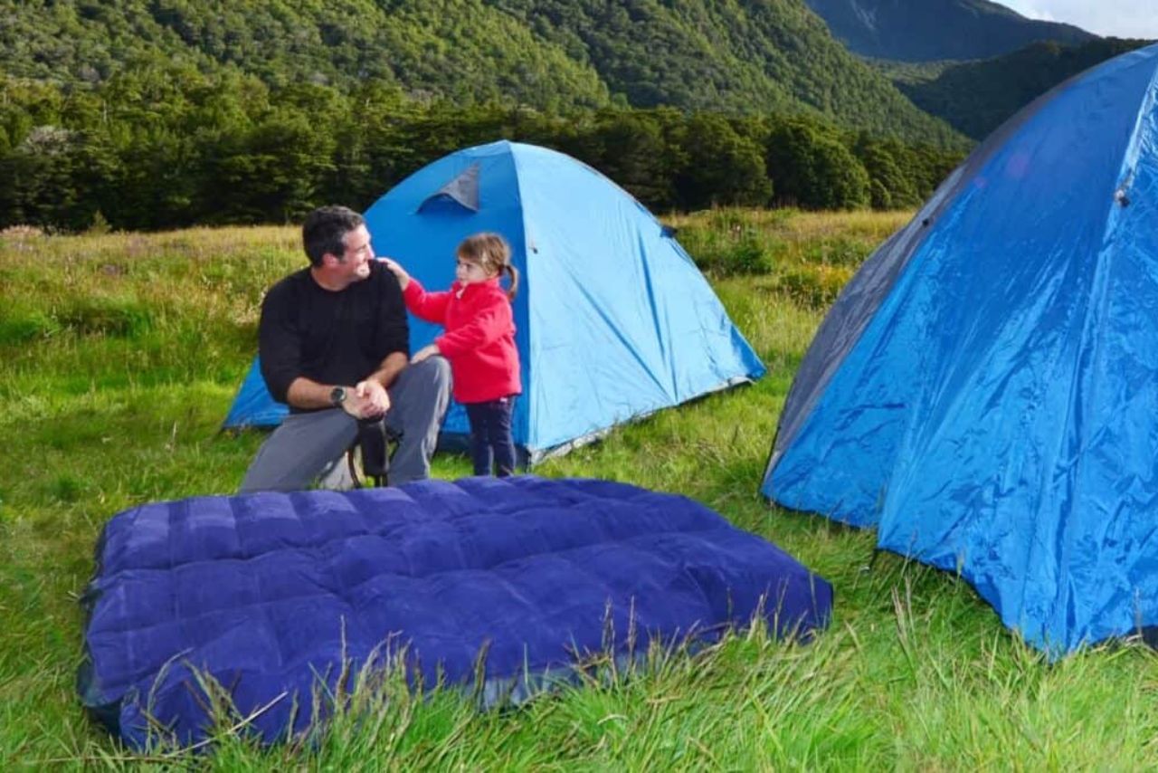 How to Inflate an Air Mattress While Camping? (ANSWERED!) » Mattress Vela